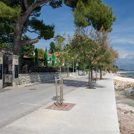 50 Meters From The Beach! Flower Apartment *