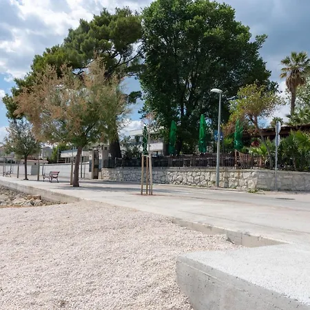 50 Meters From The Beach! Flower Apartment Kastela