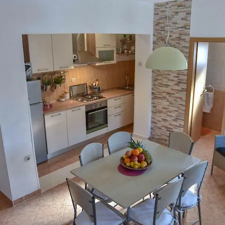 Apartment 50 Meters From The Beach! Flower Kastela