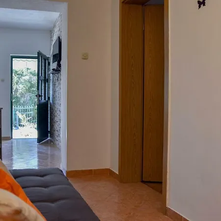 Apartment 50 Meters From The Beach! Flower Kastela