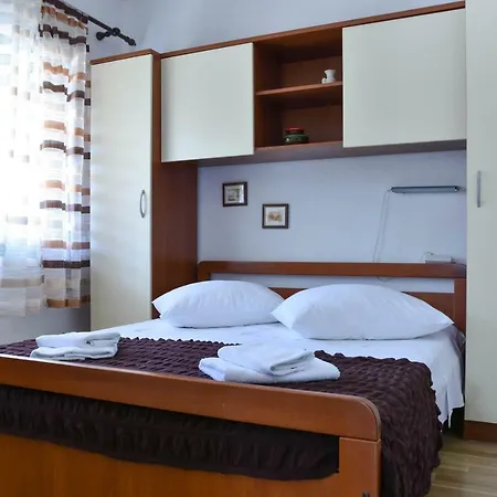 50 Meters From The Beach! Flower Apartment Kastela