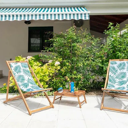 50 Meters From The Beach! Flower Apartment