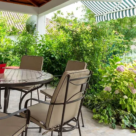 50 Meters From The Beach! Flower Apartment Kastela