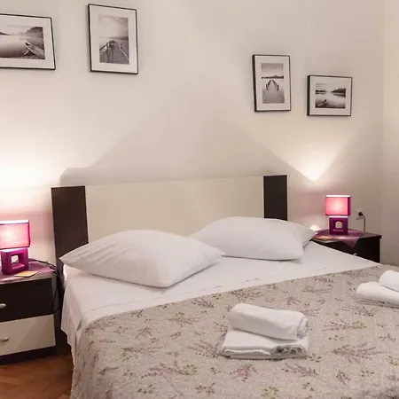 Apartment 50 Meters From The Beach! Flower Kastela