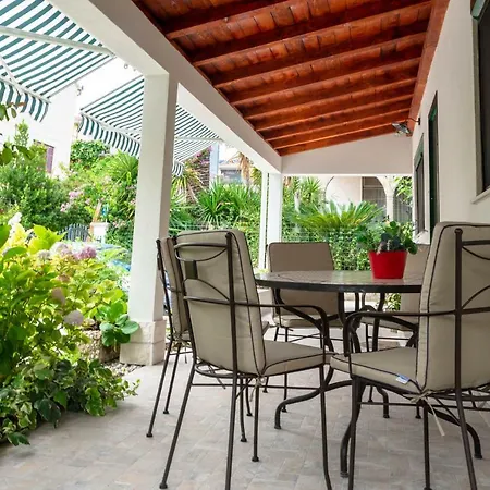50 Meters From The Beach! Flower Apartment *